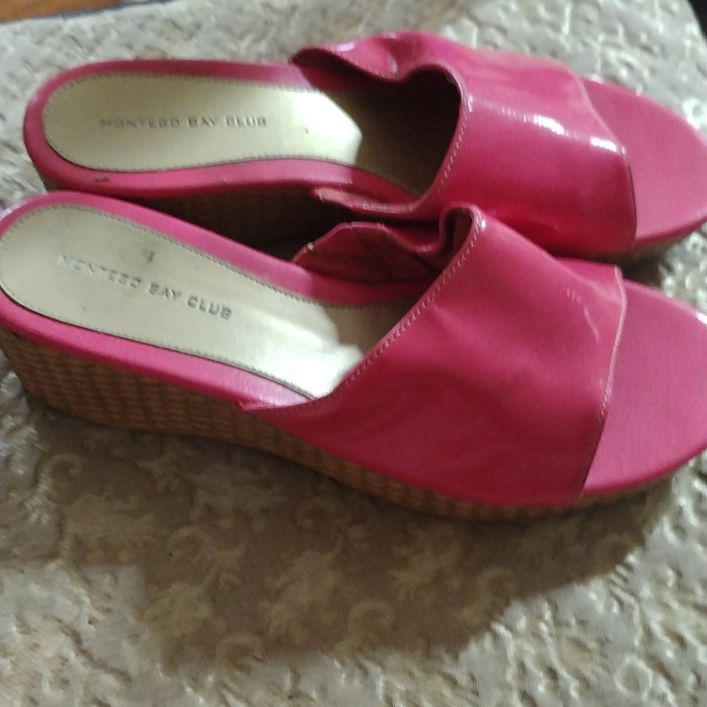 Pink sandals with small wedge